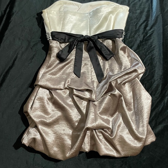 City Triangles Juniors Formal Dress size 9 - Picture 2 of 3